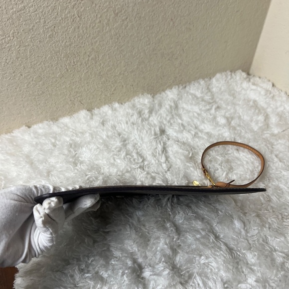 Louis Vuitton Monogram Neverfull Pouch - Picture 4 of 7